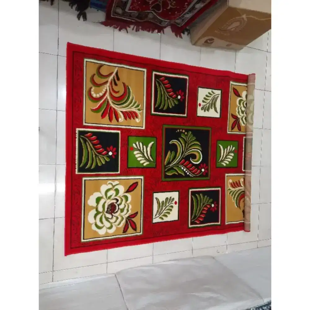 Moderno Local Brand Carpet Rug Jumbo Available in red color
