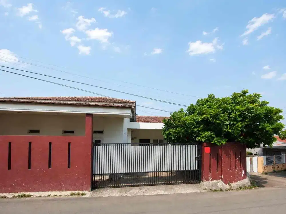 Rumah Luas Strategis dengan Potensi Kost & Kontrakan di Cilodong