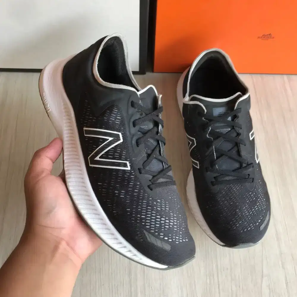 New Balance DynaSoft Pesu V1 sepatu running second original 44