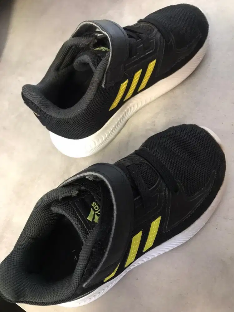 Sepatu Adidas size EU24