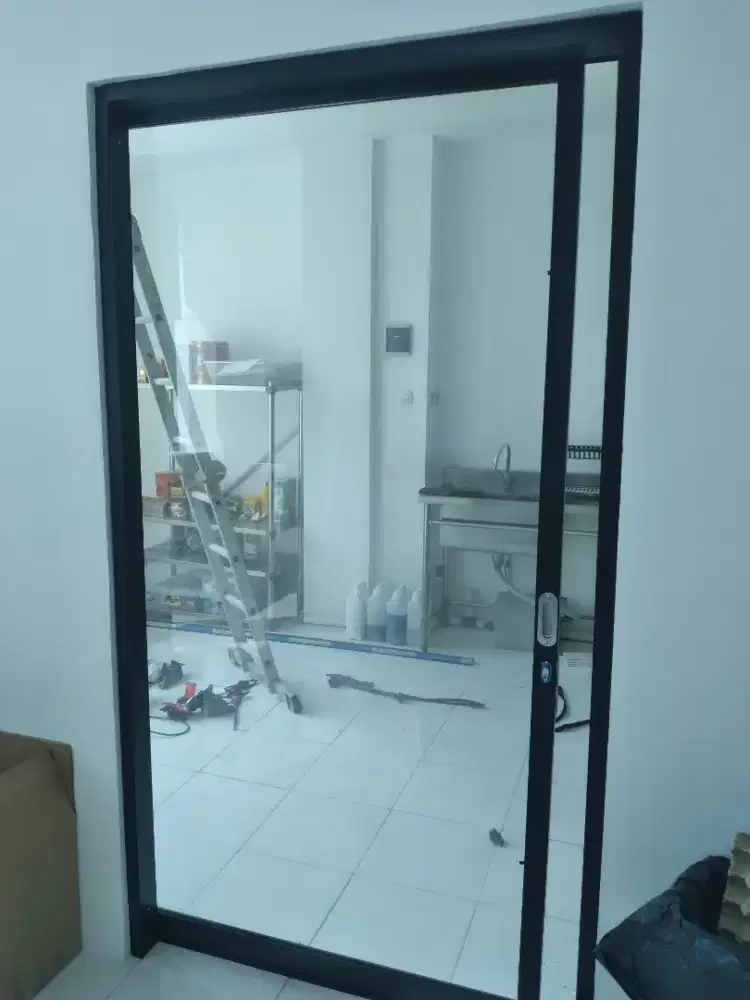 Pintu geser aluminium kaca T210cm L90cm hrg dg pasang 2,3 jt bayar COD