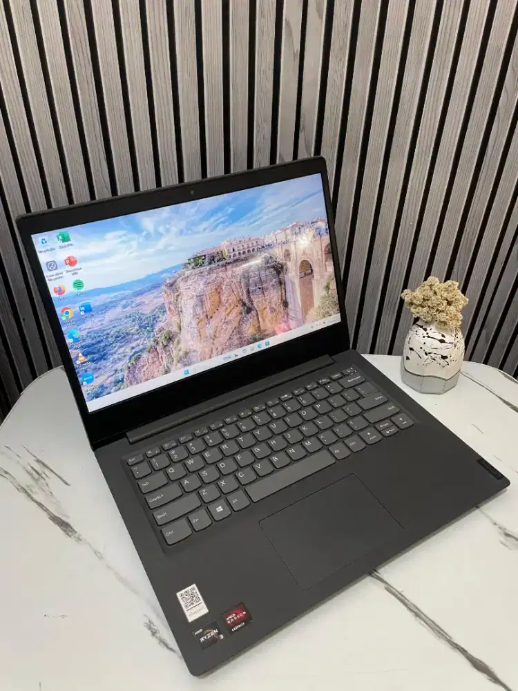 Lenovo ideapad V14-ADA Ryzen3 (14inch)Ram8Gb/Ssd512Gb