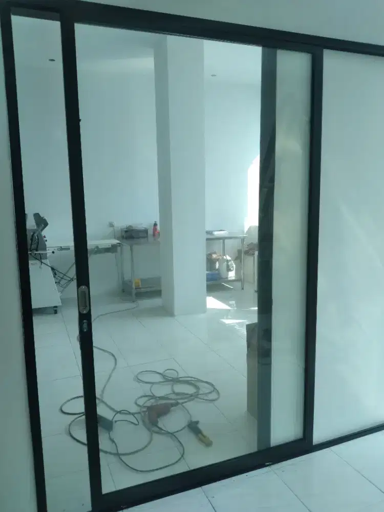Pintu sliding aluminium kaca T210cm L90cm hrg dg pasang 2,3 jt / unit