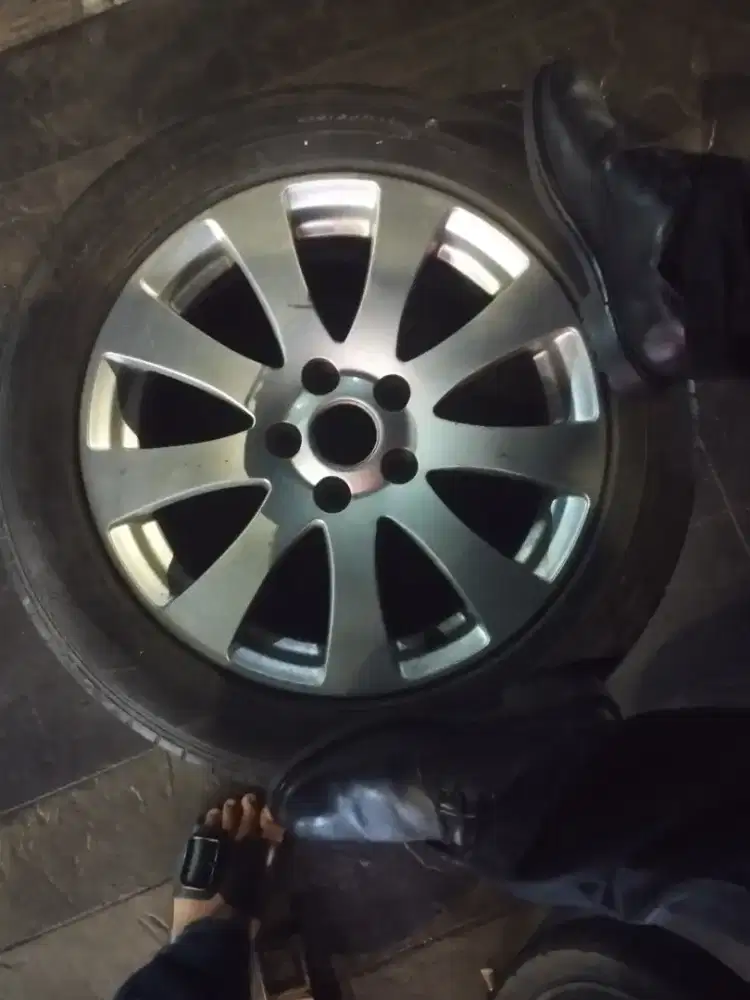 Velg dan ban mobil