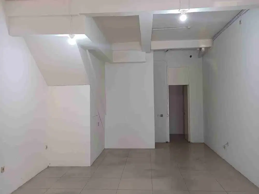 Ruko bagus rapih siap huni di Boulevard Raya Klp Gdg
