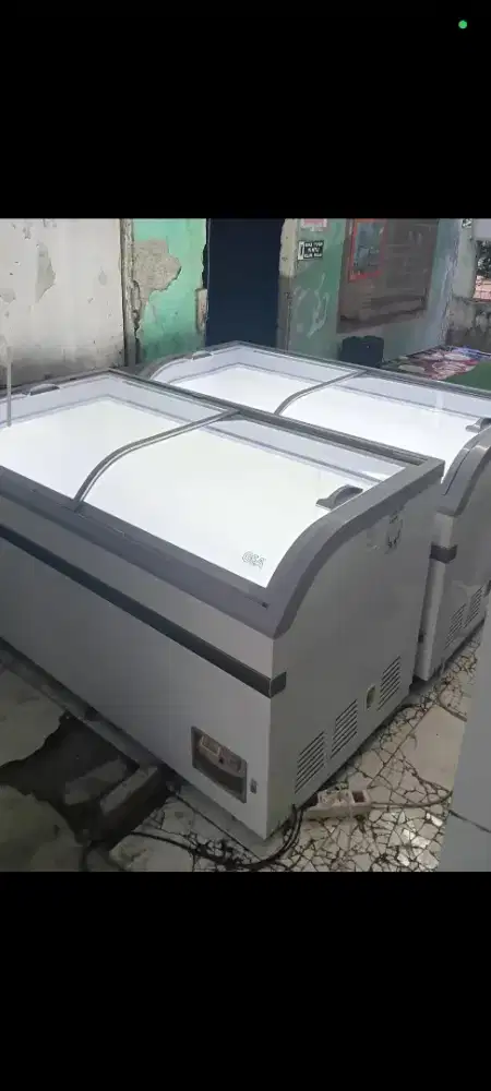 Freezer sliding kaca kapasitas 500lt merek Gea