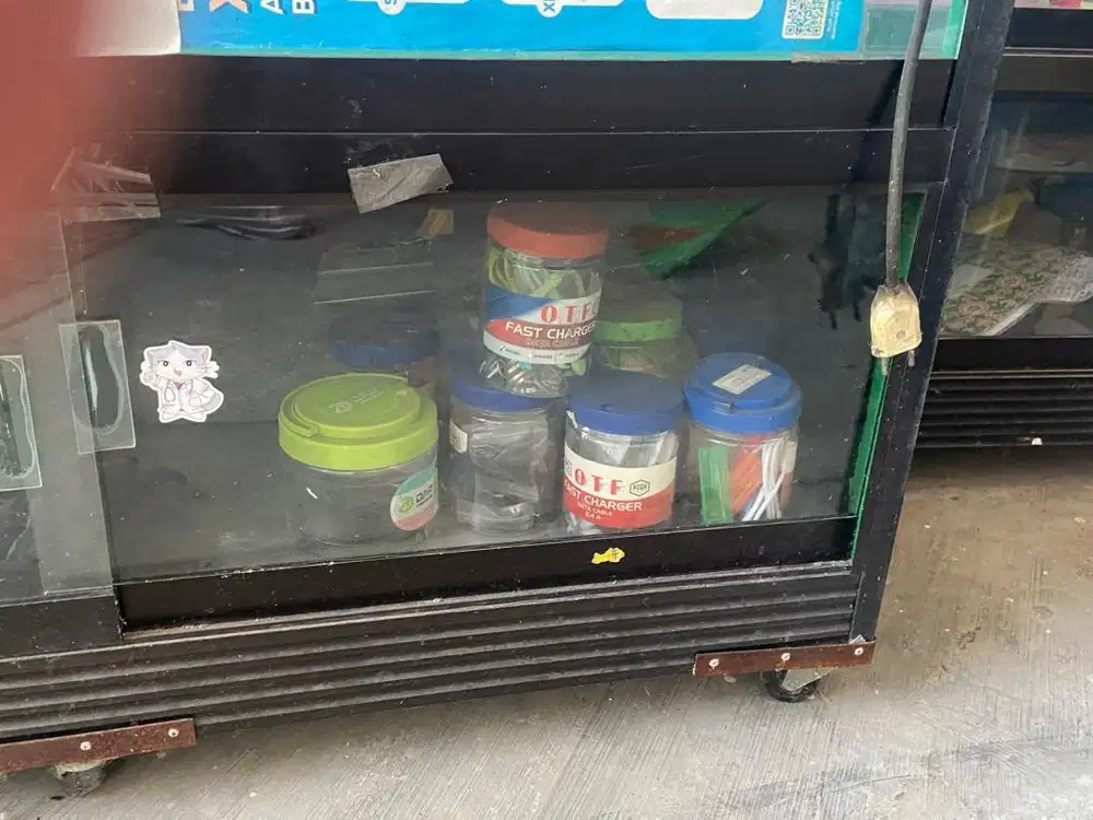 Etalase bekas konter murah