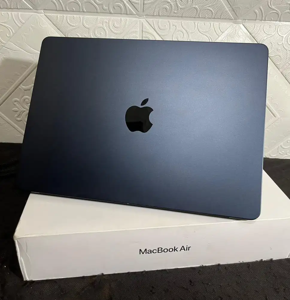 Macbook Air m2 13inc 16/256 Ibox