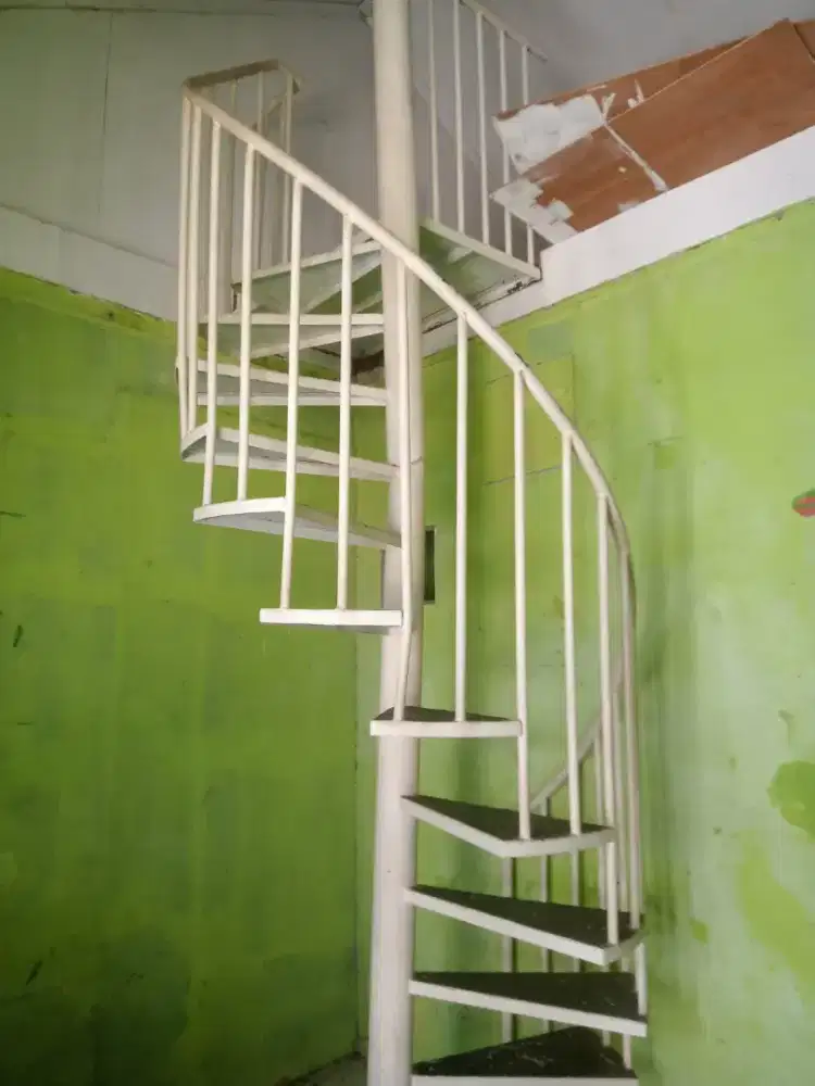 Tangga putar tinggi 380 cm
