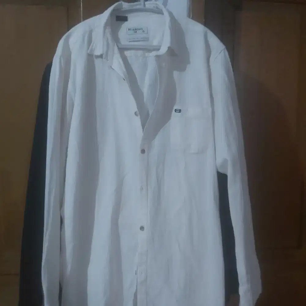 Billabong Long Sleeve,mulus like new,size XL,warna putih gading.