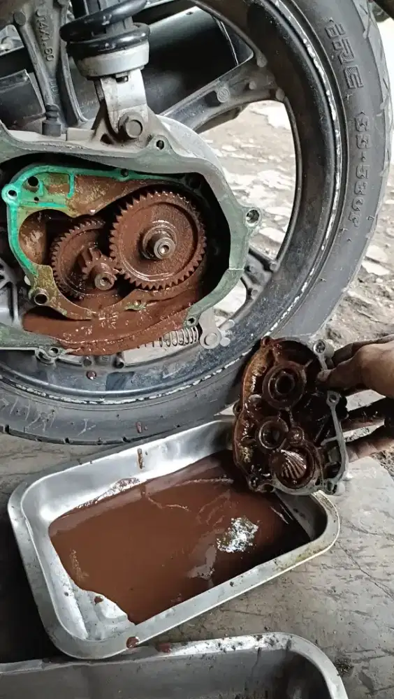 Lowongan Kerja Helper Mekanik Motor / Bengkel