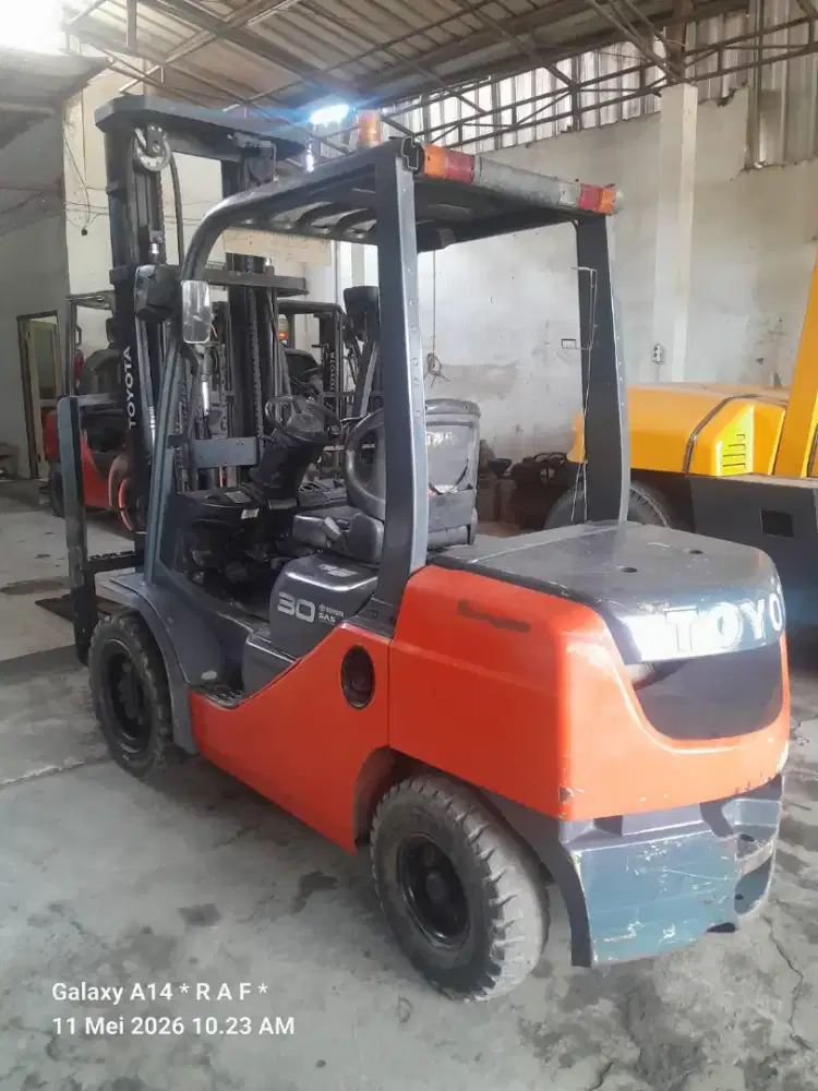 Forklift Toyota 3 Ton,Matic,Threelift 5,5 Meter,8FD30,Tahun 2018