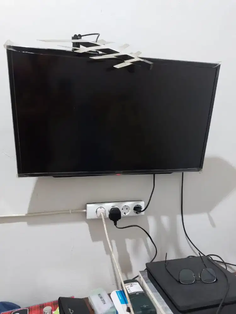 Di jual tv sharp 32inch, non smart tv
