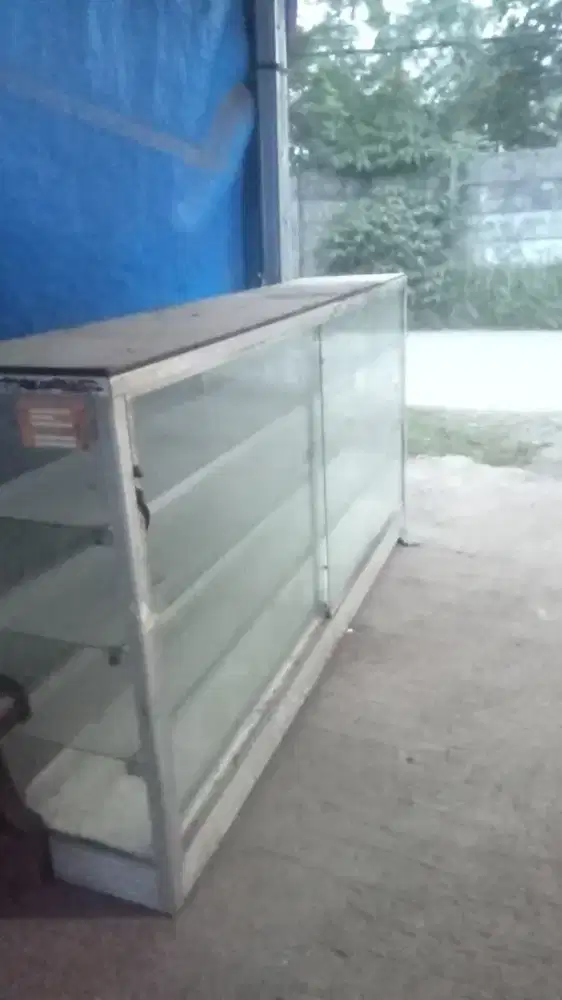 Etalase warung ukuran 2 meter lebih