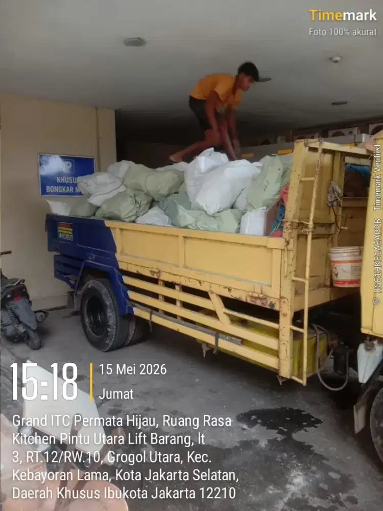 Buang puing sampah dan pengurugan