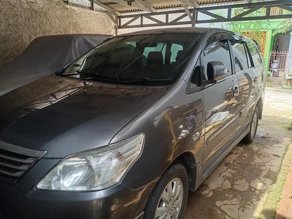 Toyota Kijang Innova 2011 Bensin