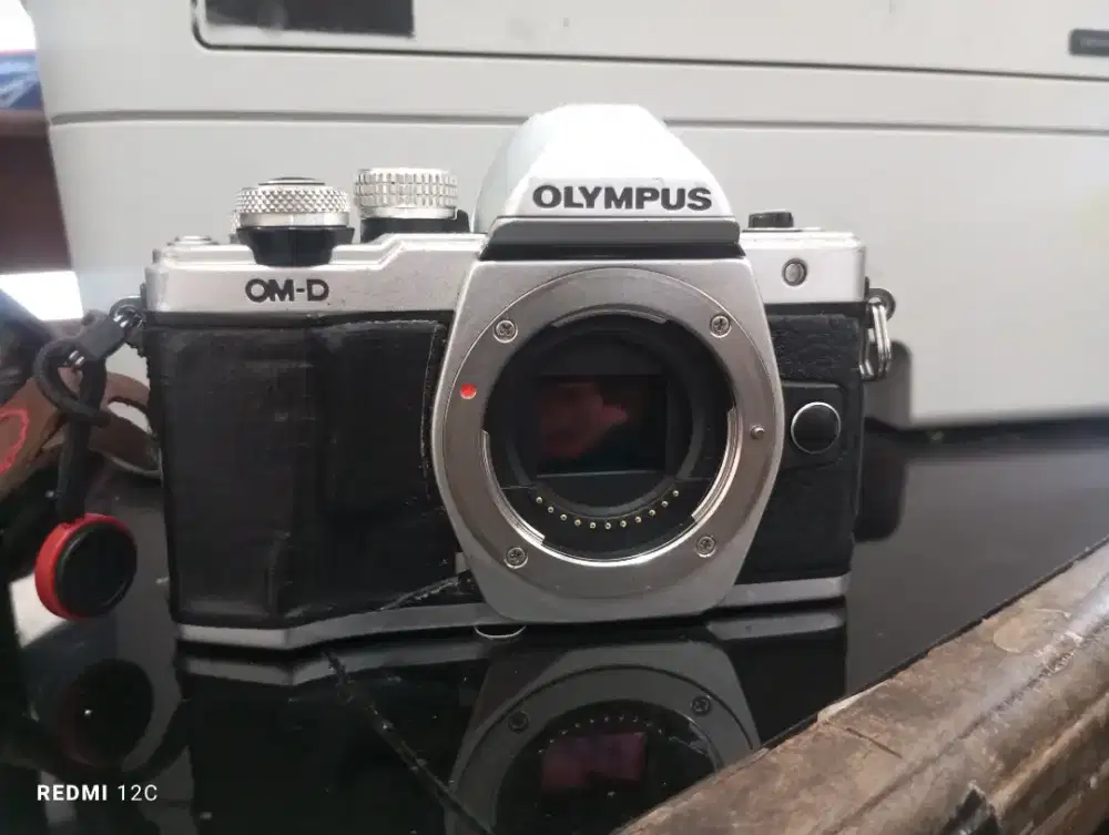 Mirrorless Olympus Omd EM10 ii body only box