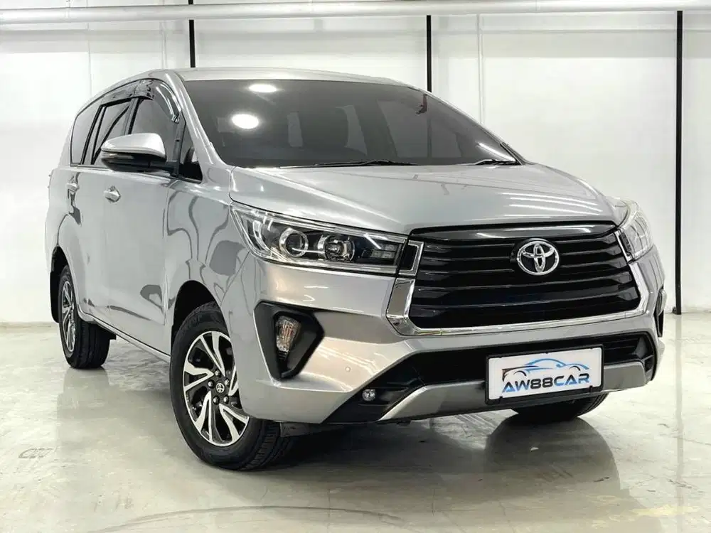 TOYOTA KIJANG INNOVA REBORN V 2.4 DIESEL 2022 SILVER