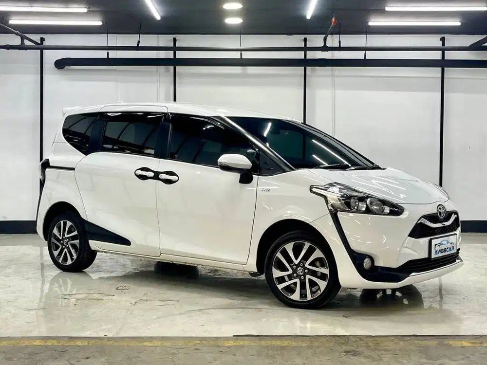 TOYOTA SIENTA V 1.5 AT 2020 PUTIH