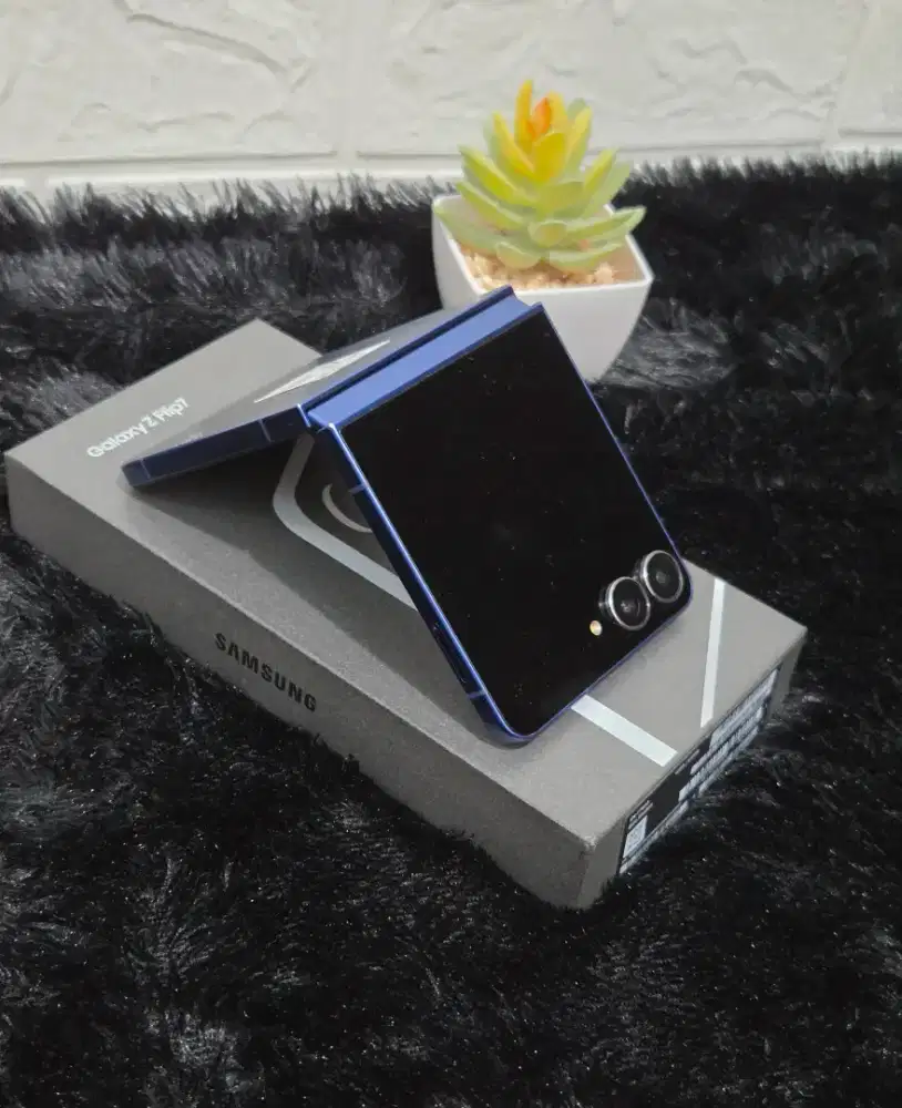 Samsung Z Flip7 512Gb Navy Bergaransi Aktif