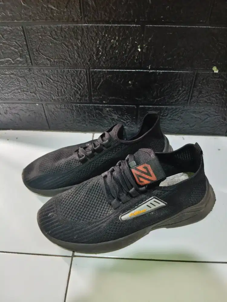 Sepatu ket santai