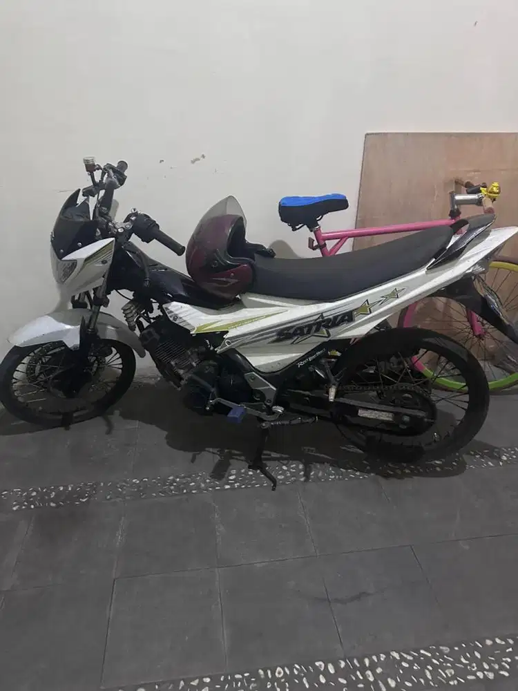 Satria fu 2014 putih
