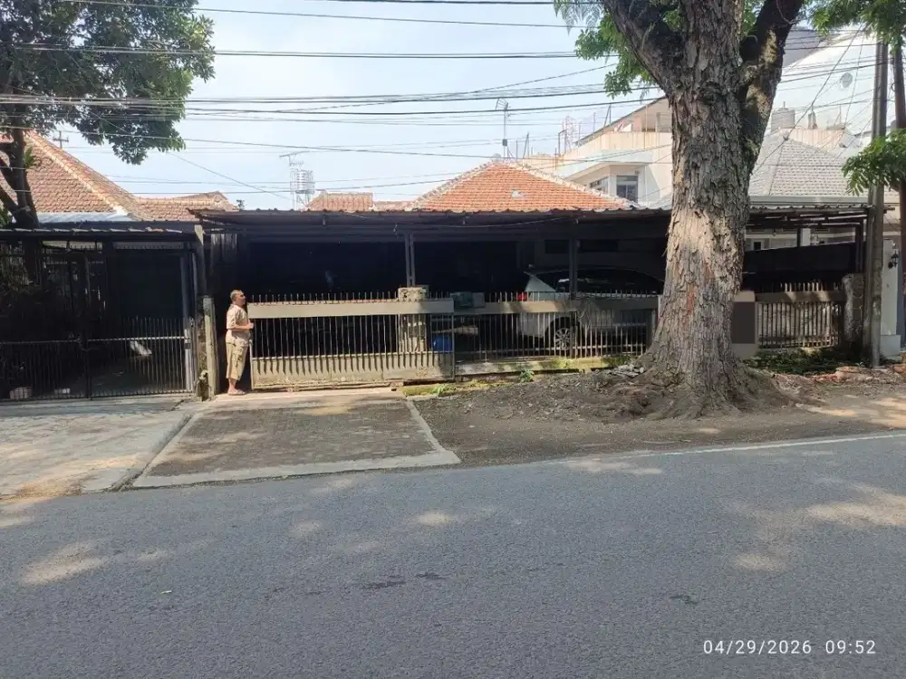 Rumah Strategis untuk usaha kantor, dll depan sport center Lodaya