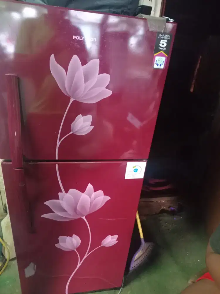 Di jual kulkas 2 pintu polytron normal ori siap pakai