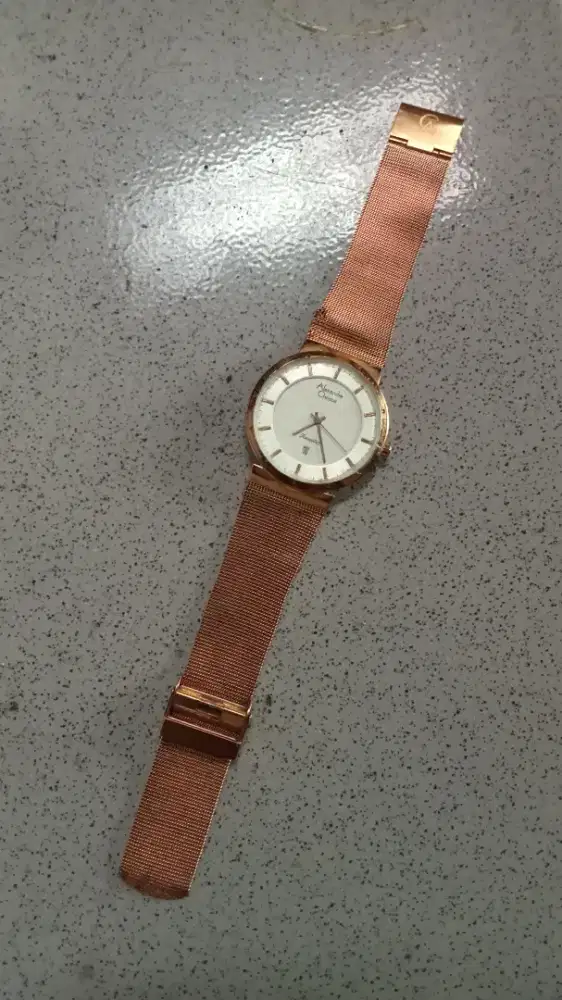 Jam tangan dijual