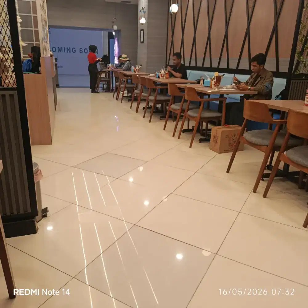 Lowongan Waiters Restoran Khusus Wanita