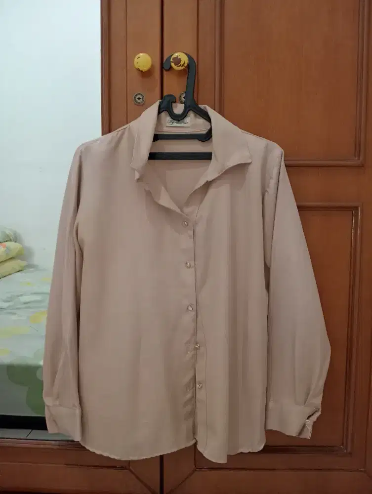 PRELOVED KEMEJA BASIC WANITA