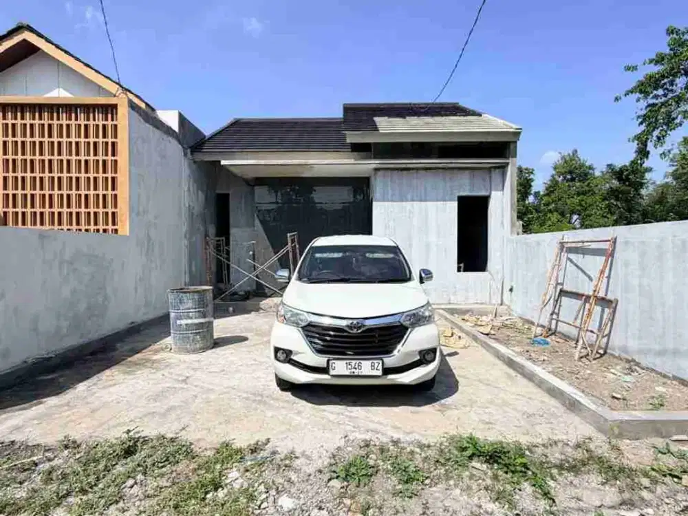 RUMAH BARU MODERN KEKINIAN DI JALAN KALIURANG KM. 10 DEKAT PASAR GENTAN