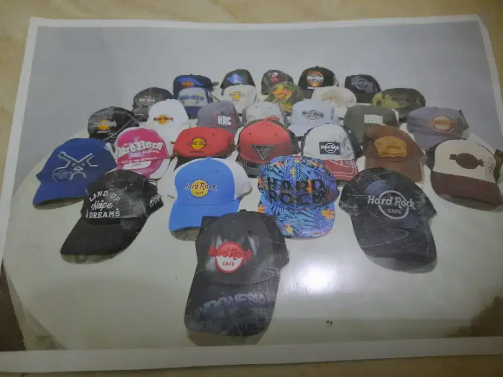 Jual koleksi topi Hard Rock Cafe 35 negara