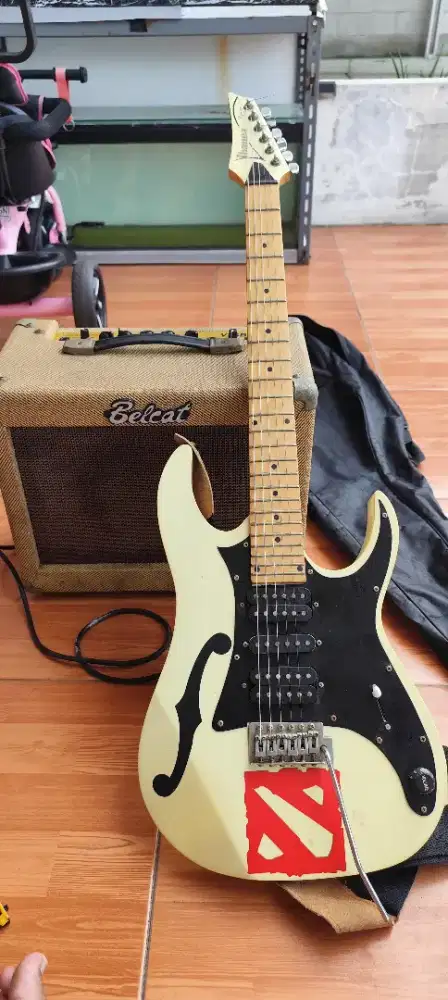 Gitar listrik + amplifier + efek distorsi