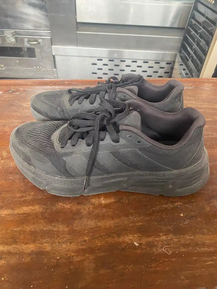 Adidas - Questar