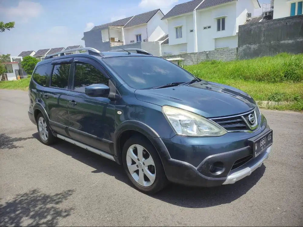 GRAND LIVINA XGEAR 1.5 AUTOMATIC 2013