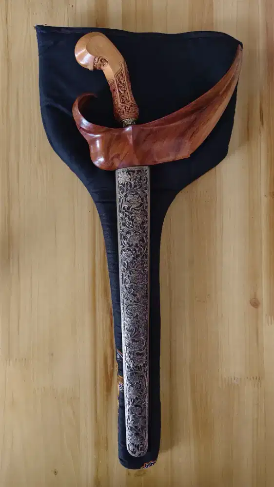 Keris Pakubuwono Luk 11