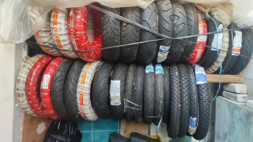 JUAL CEPAT BORONGAN SPAREPART MOTOR DAN KUNCI-KUNCI  BEKAS BENGKEL