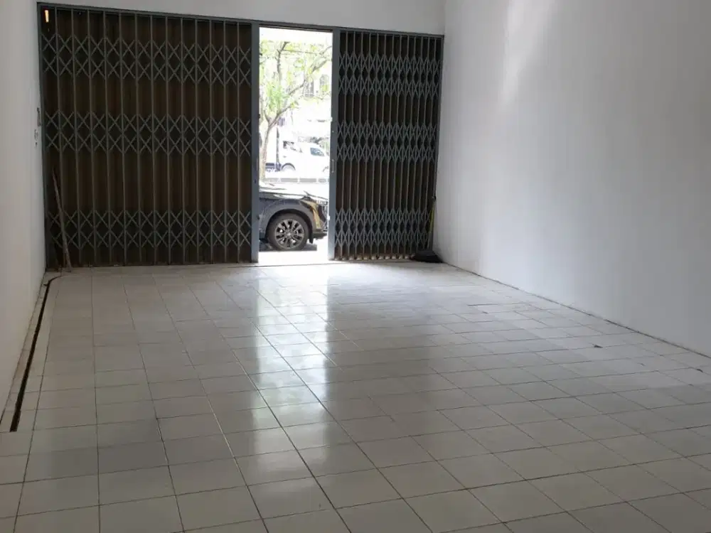 Disewa Ruko Nyaman Siap Pakai Cocok untuk Usaha Lokasi di Taman Kopo Indah 3 Bandung
