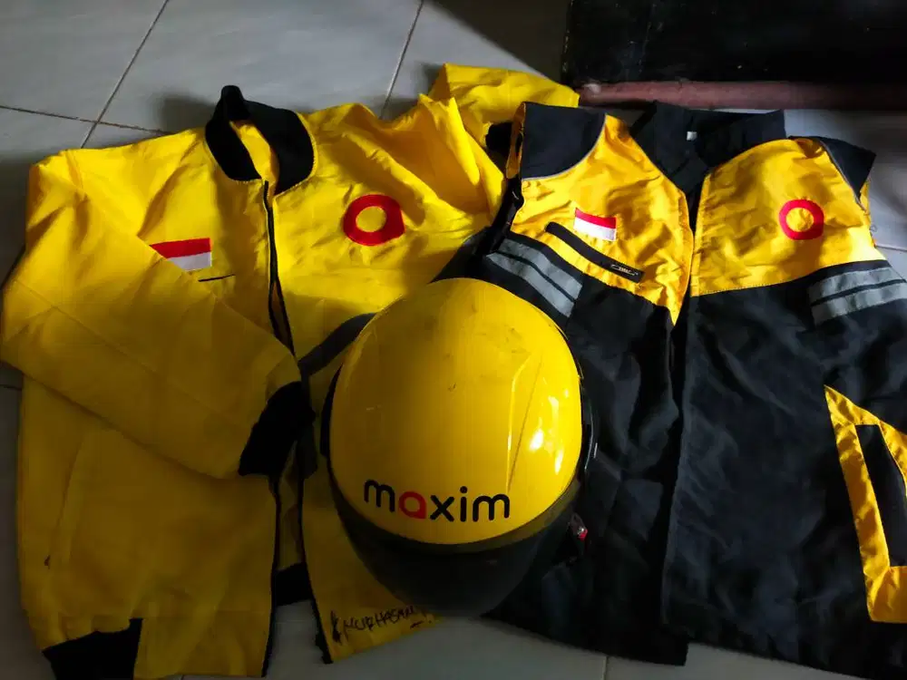 Jaket rompi dan helm maxim