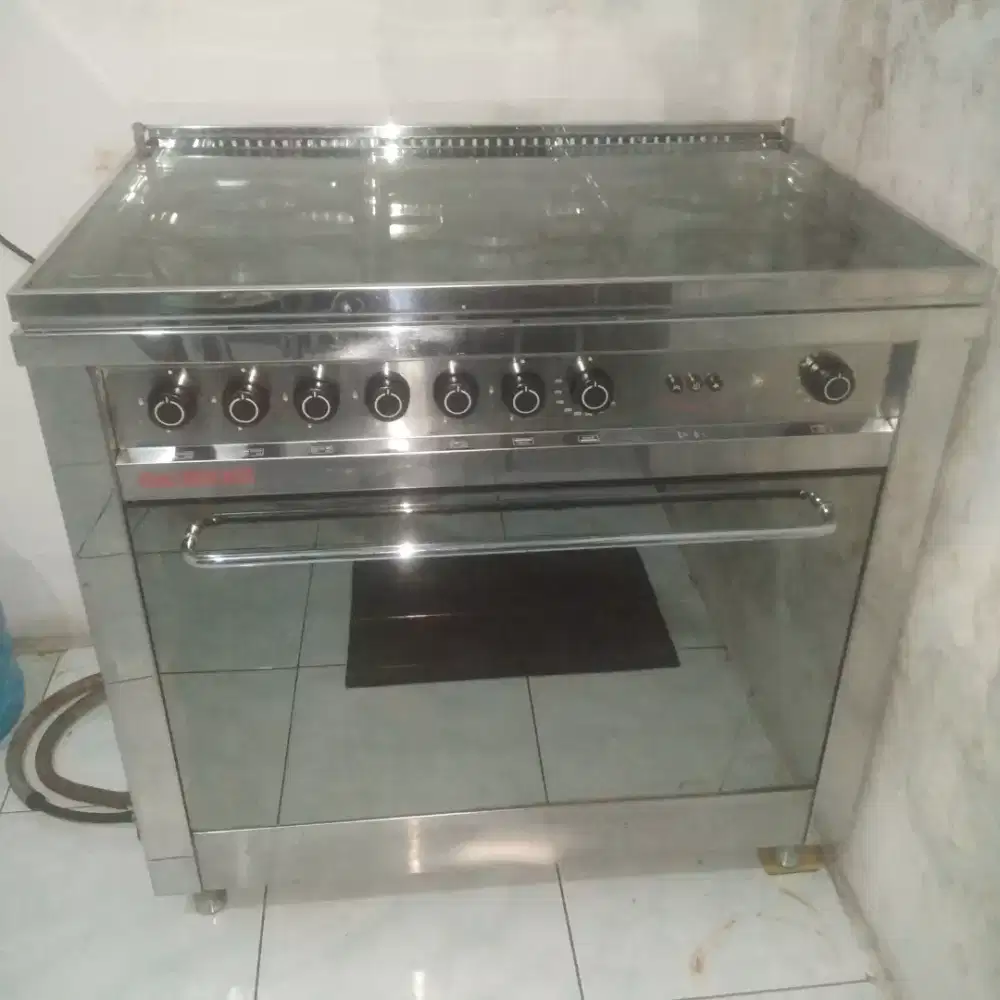 Kompor freestanding