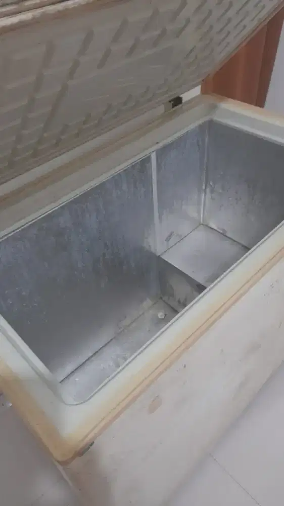 Freezer bekas (box)