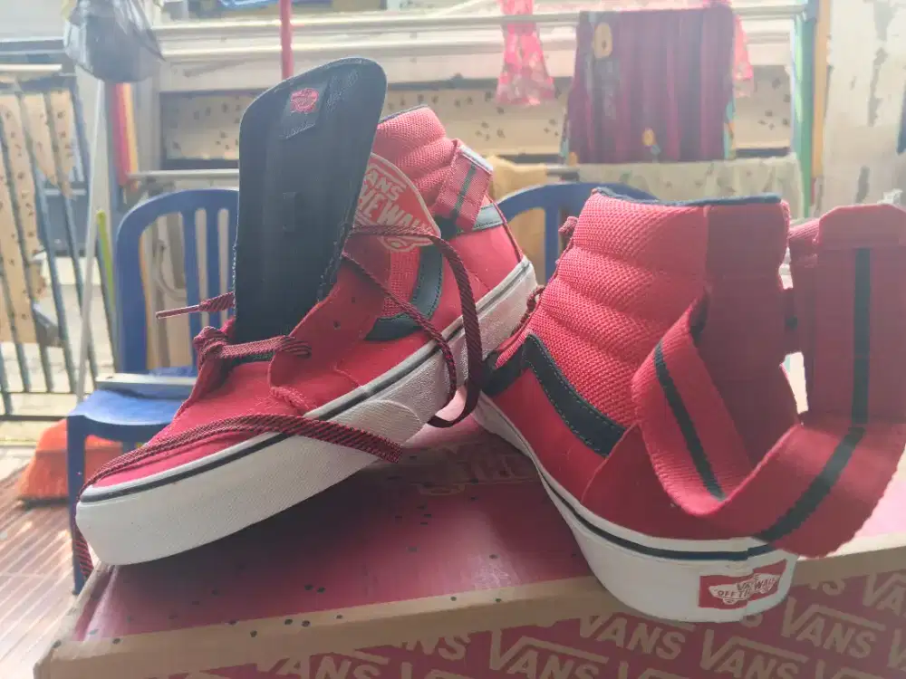 Sepatu vans sk8 hi reissue tango red