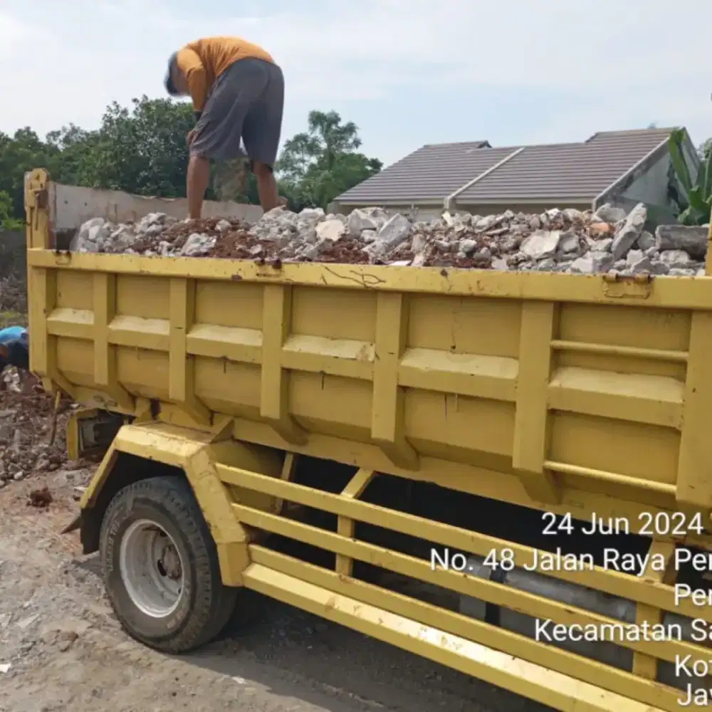 Buang puing dan sampah proyek