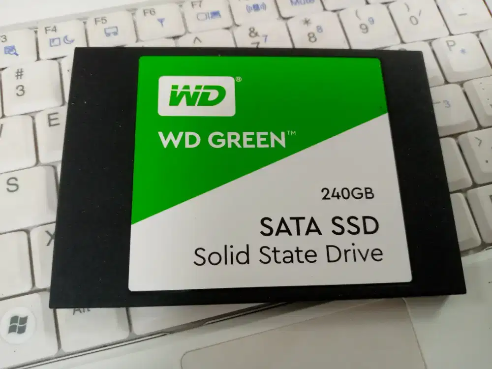 JUAL SSD 240GB UDAH ADA WINDOWS10 SECOND NORMAL LANCAR JAYA SIAP Pake