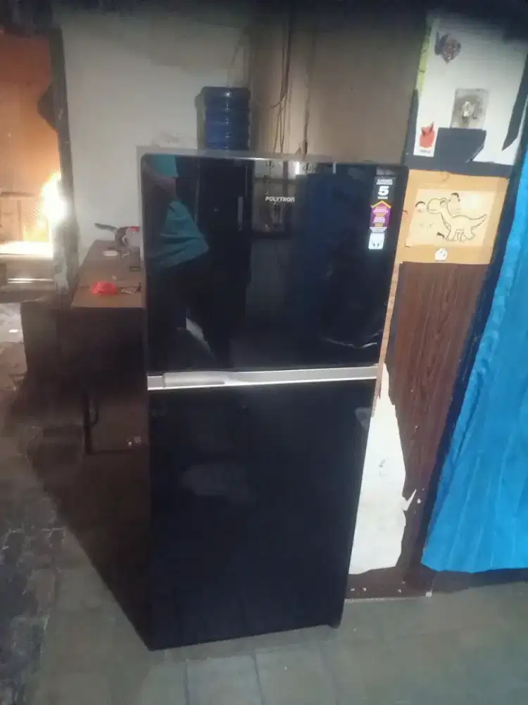 Jual kulkas Polytron beleza 2 pintu no frost tanpa bnga es bisa diantr