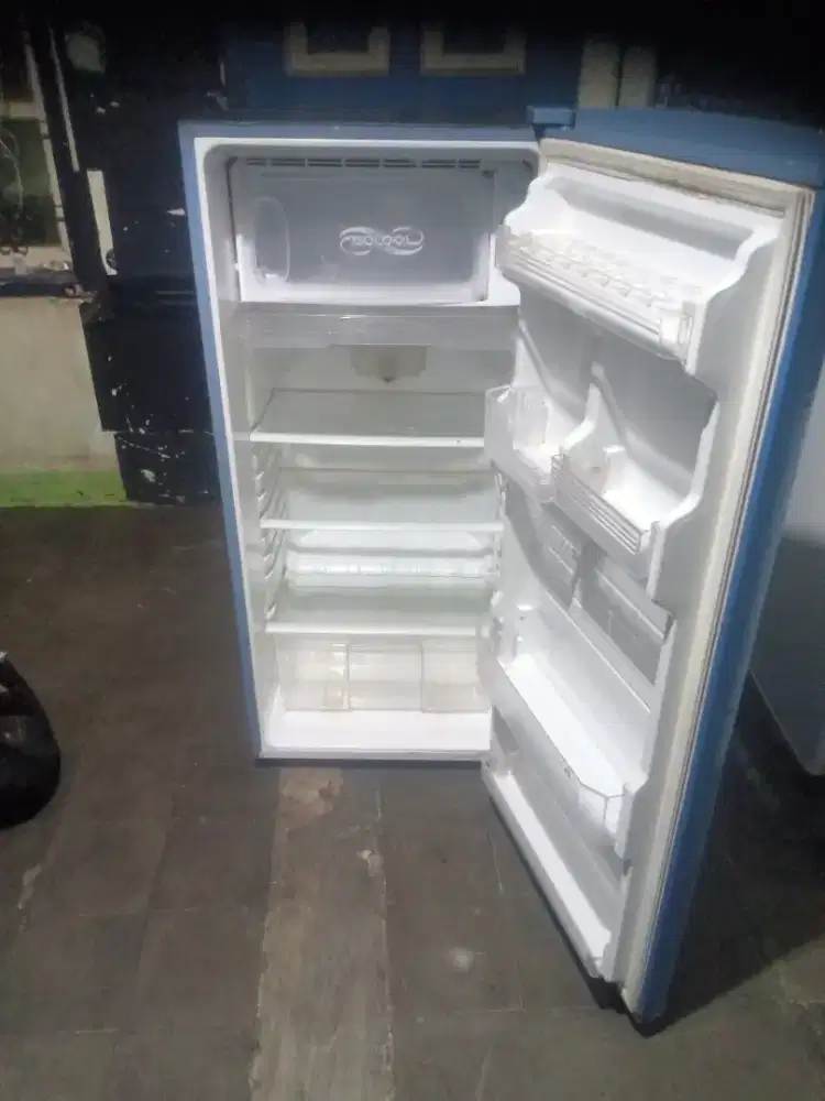 Jual kulkas Sharp1 pintu mesin ori,an dingin beku normal bisa diantar