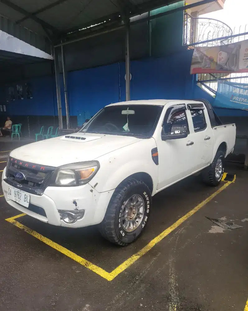 Ford ranger tahun 2010 type base 4x4