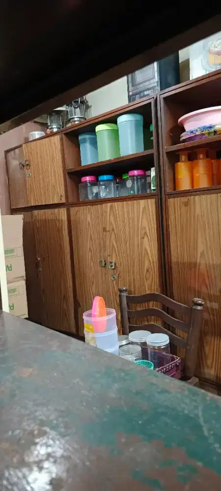 2 LEMARI KAYU MOTIF 8 PINTU 2 RAK