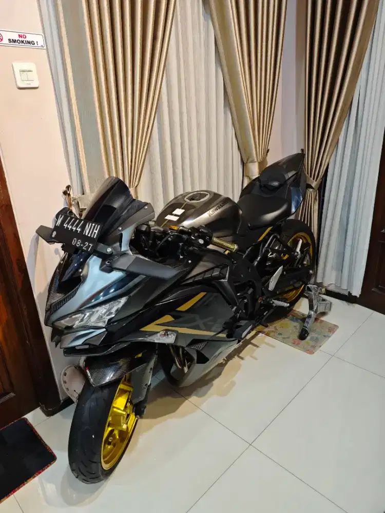 Ninja ZX25R ABS QS 2022 Low KM